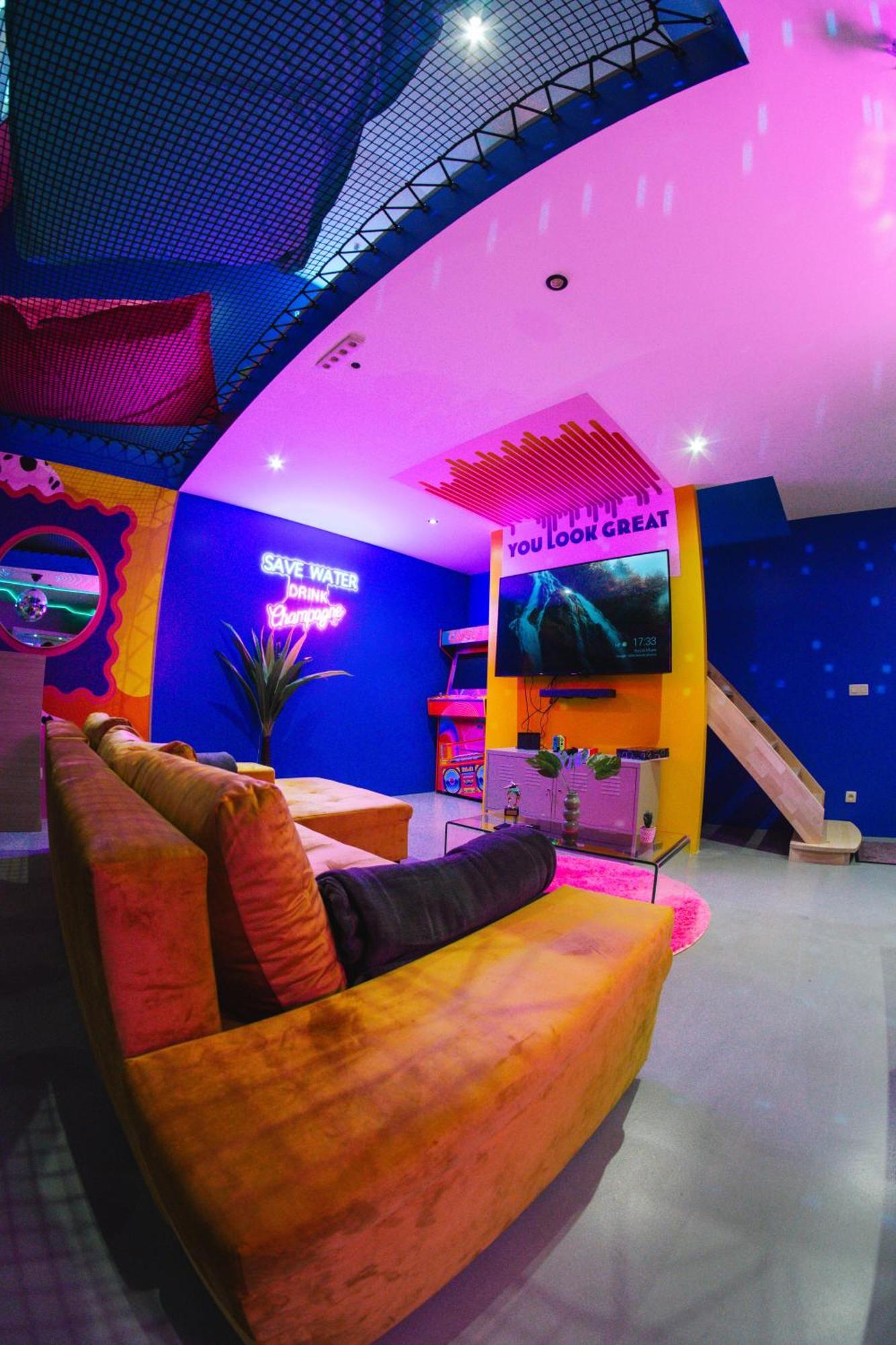 Capsule Boogie-Woogie - Jacuzzi - Sauna - Billard - Jeux - Ecran Geant - Filet Suspendu - Netflix ลา ลูเวียร์เร ภายนอก รูปภาพ