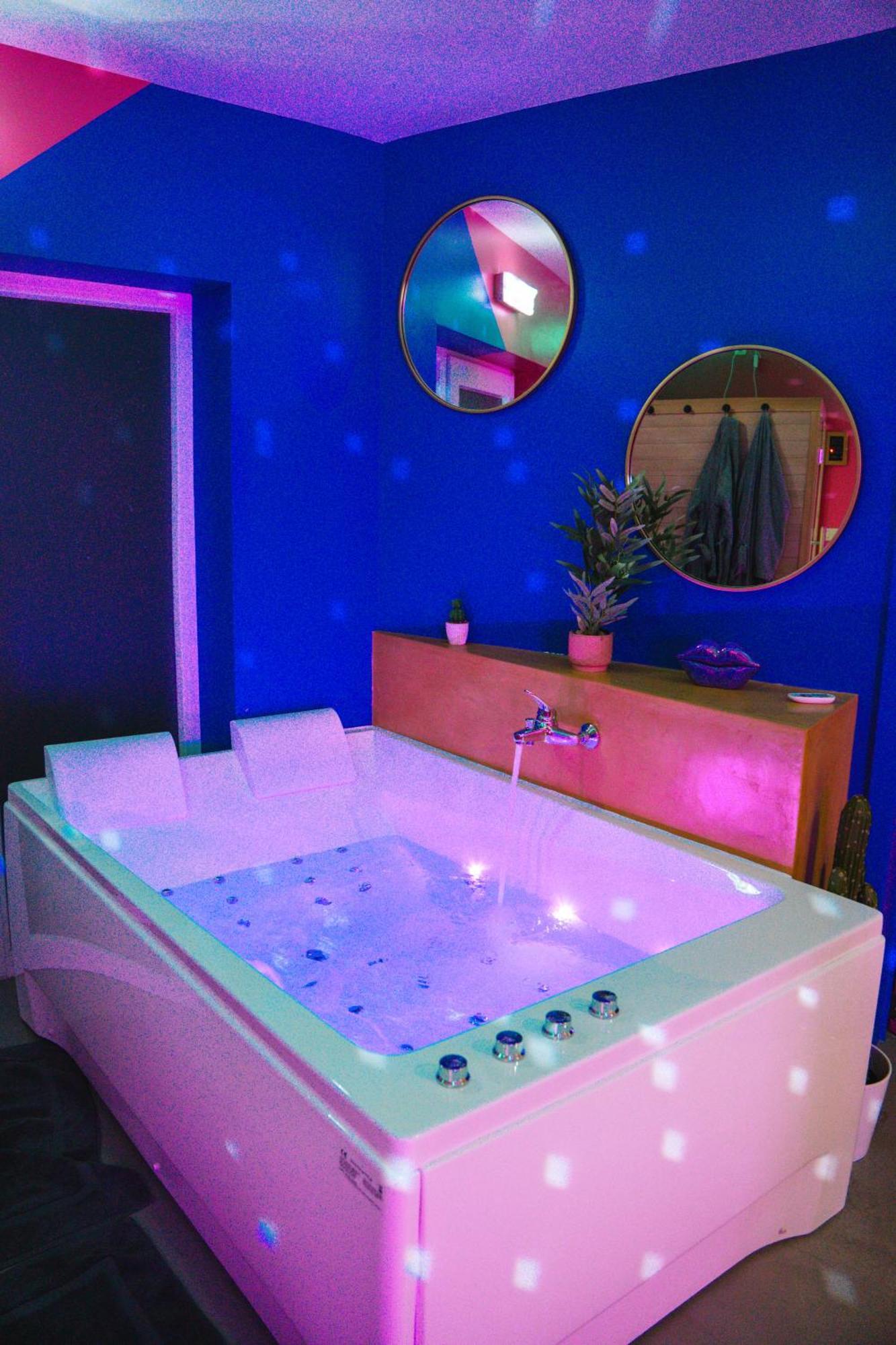 Capsule Boogie-Woogie - Jacuzzi - Sauna - Billard - Jeux - Ecran Geant - Filet Suspendu - Netflix ลา ลูเวียร์เร ภายนอก รูปภาพ