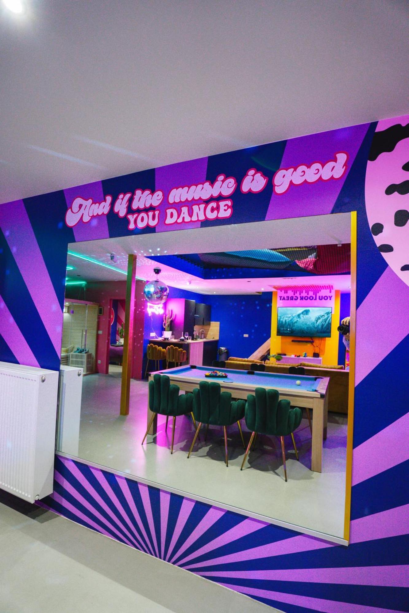 Capsule Boogie-Woogie - Jacuzzi - Sauna - Billard - Jeux - Ecran Geant - Filet Suspendu - Netflix ลา ลูเวียร์เร ภายนอก รูปภาพ